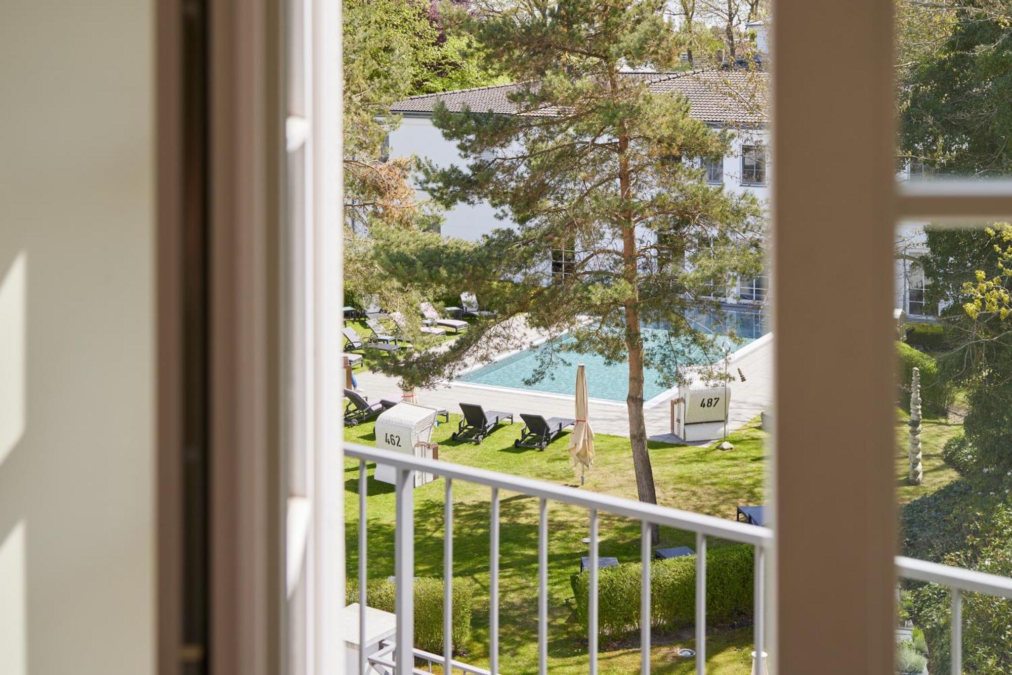 Strandhotel Zingst Exteriér fotografie View from a room at the hotel