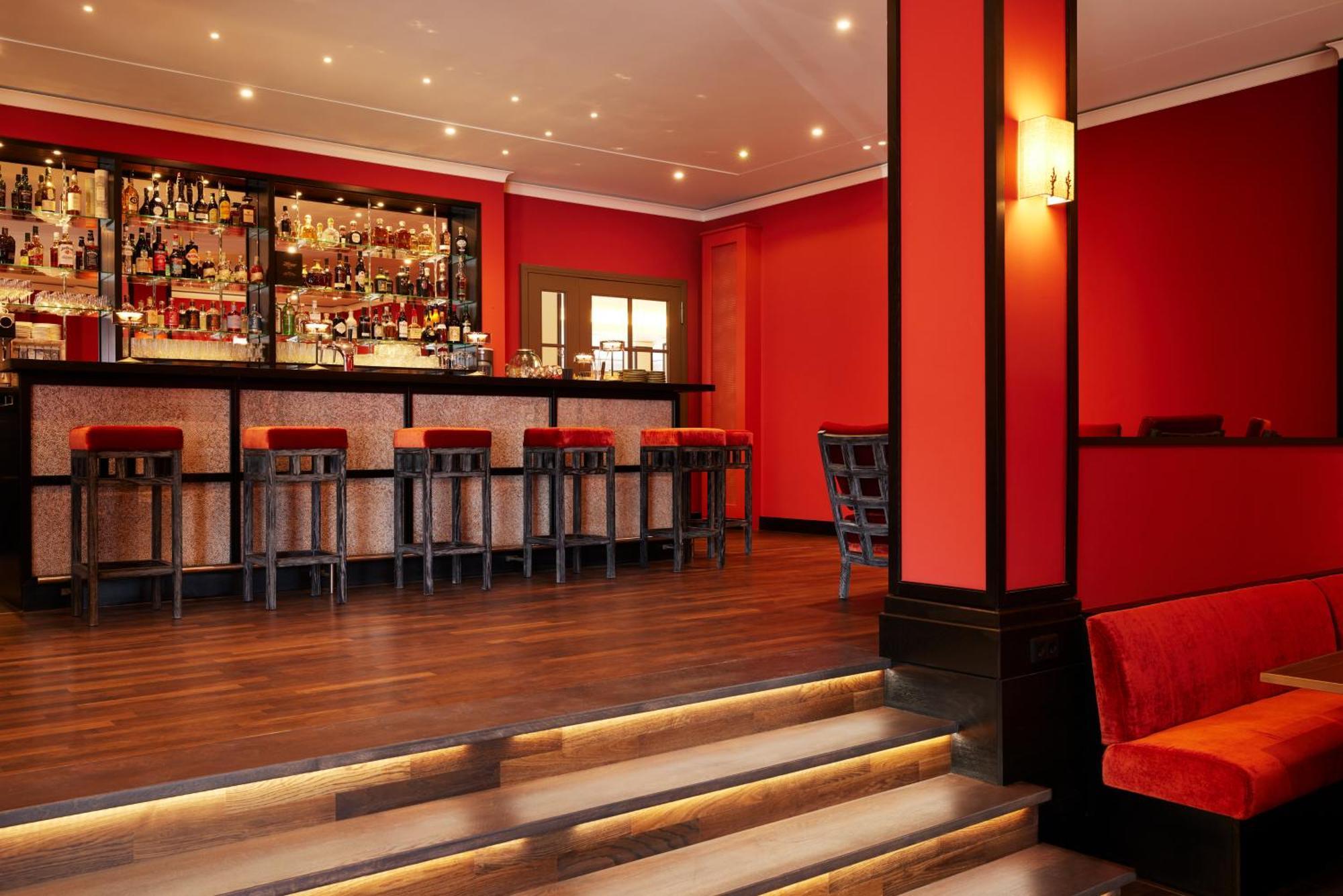 Strandhotel Zingst Exteriér fotografie The bar at the Hotel de Crillon